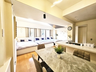 도쿄 Niji House